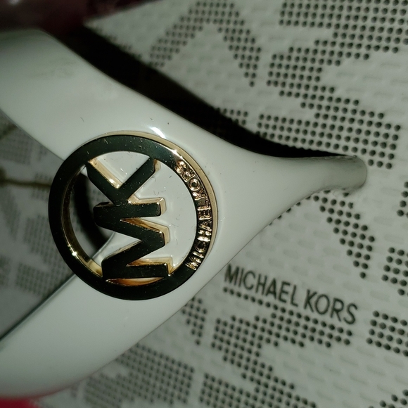 New Michael Kors Pink & Vanilla PVC Flip Flops Size 8 - Picture 2 of 8